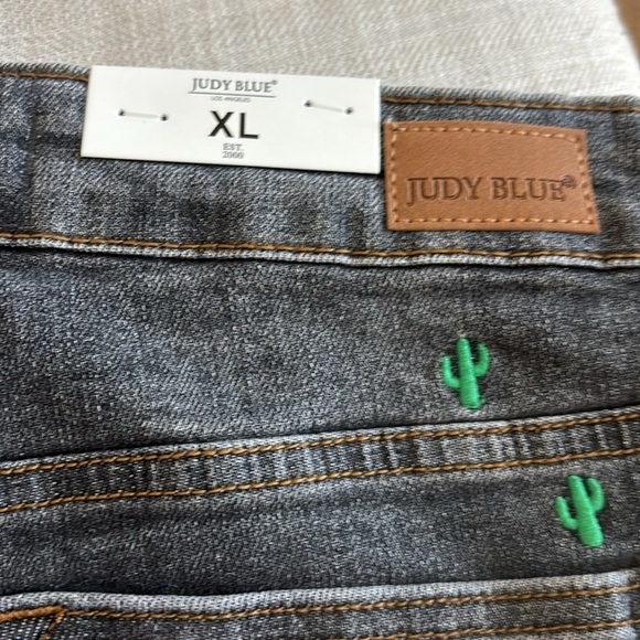 Judy Blue Cactus Embroidered Grey High Waist Cut Off Shorts! So Adorable! XL - Picture 7 of 9